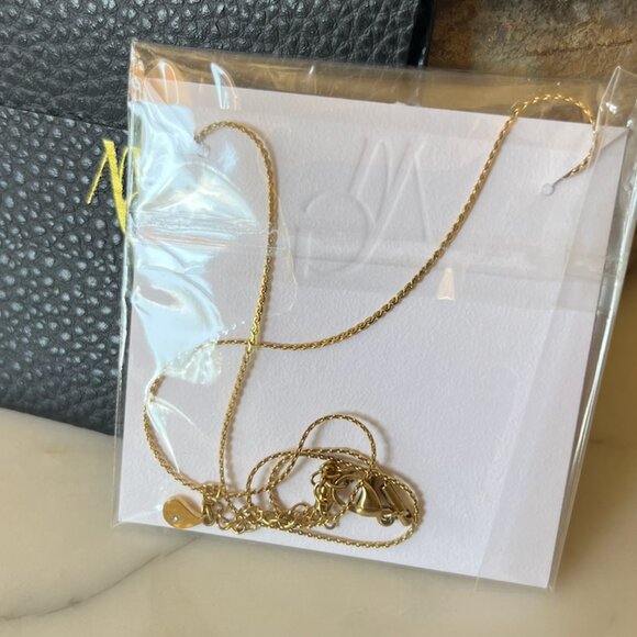 Reine Heart Necklace - Picture 8 of 8